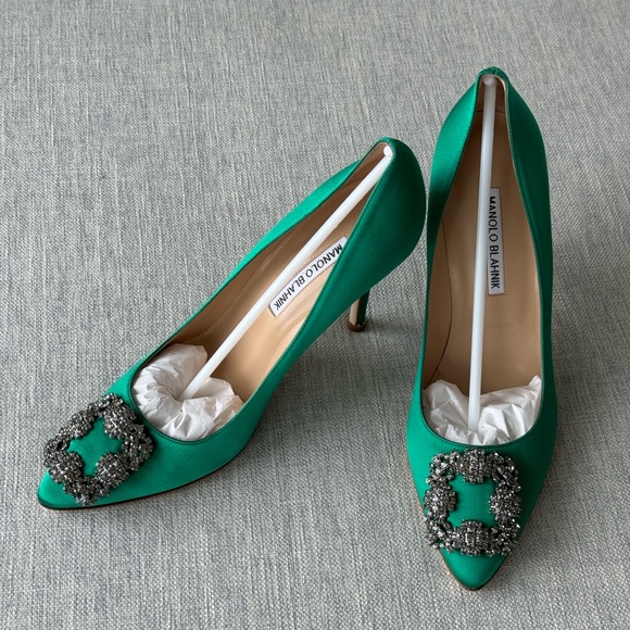 NEW Manolo Blahnik HANGISI Green Satin Jewel Buckle Pumps, size 39 - Picture 1 of 7